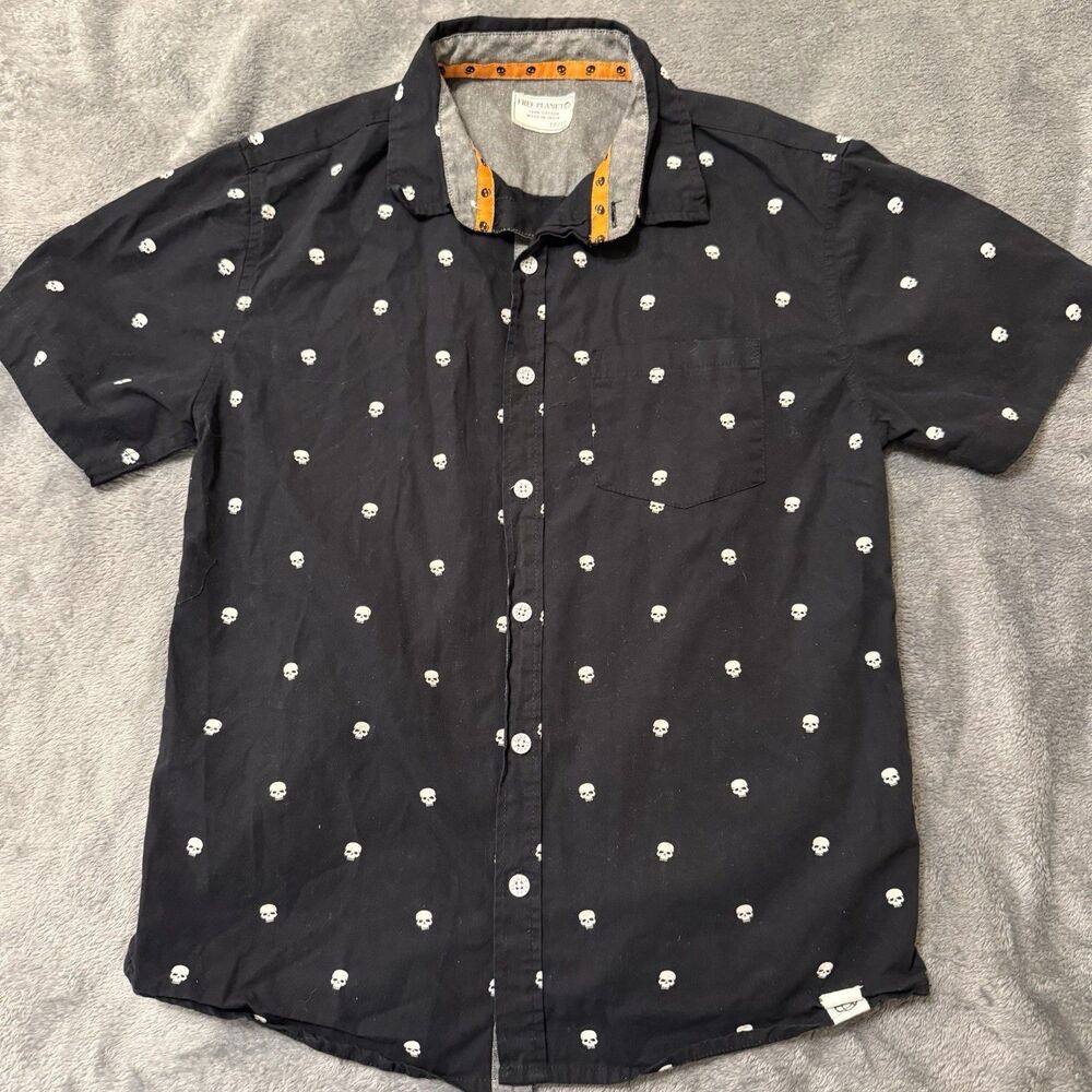 Free Planet‎ Short Sleeve Button Up Shirt Youth 10/12 Skulls Halloween Skeletons
